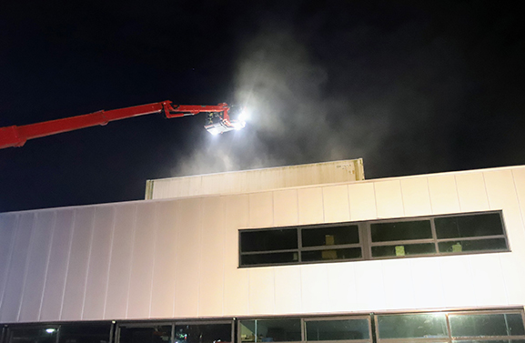 Brandweer rukt uit voor brandmelding bij Itho Daalderop in Tiel