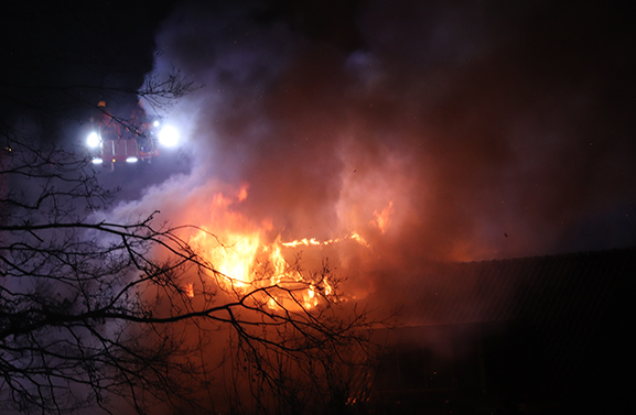 Woning aan de Breedsteeg in Culemborg grotendeels verwoest door brand