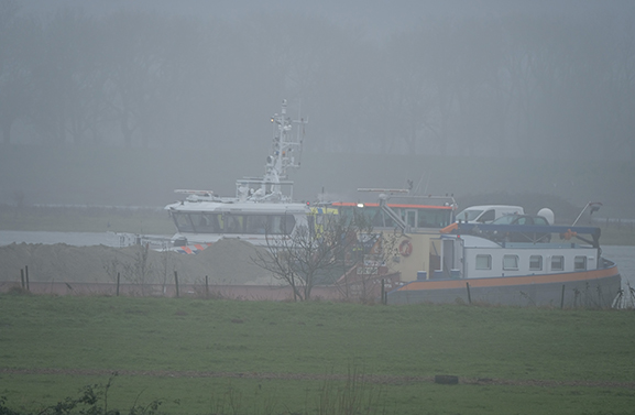 Aanvaring tussen twee schepen op de Waal bij Ophemert