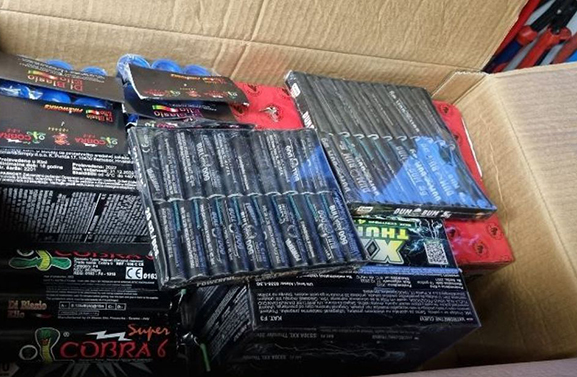 15-jarige heeft berg illegaal vuurwerk in huis liggen