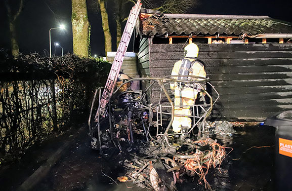 Voertuig Thomashuis in Beesd uitgebrand