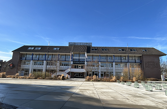 Aannemer verbouwing gemeentehuis Leerdam bekend: P. van Leeuwen