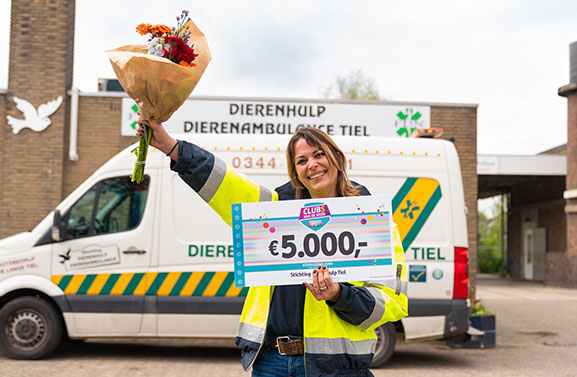 Stichting Dierenhulp Tiel krijgt 5000 euro van Vriendenloterij