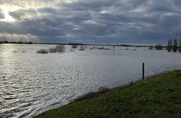 Hoogwater op komst: 'Blijf op de dijken!'