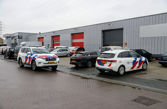 Grote hoeveelheid verdovende middelen aangetroffen in Tiels bedrijfspand
