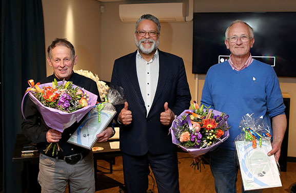 Jan Derksen en Nico Zeeman ontvangen Neder-Betuwe Speld