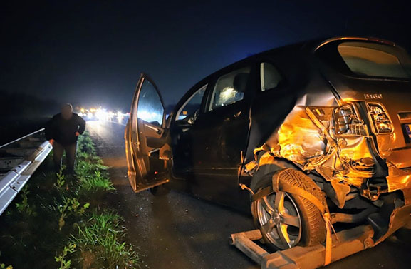 Auto op de kop bij ongeval op de A15 bij Echteld