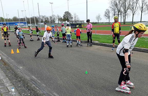 Open dag van Schaats- en Skatevereniging Lek en Linge druk bezocht