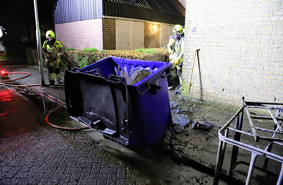 Forse buitenbrand achter cafetaria Big Bread Kitchen in Tiel