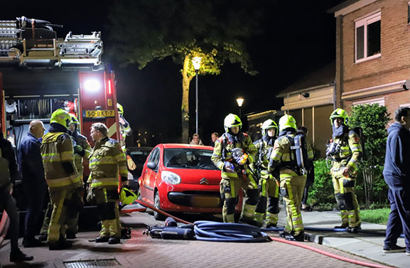 Brand in loods aan de Irenelaan in Dodewaard zorgt voor veel schade