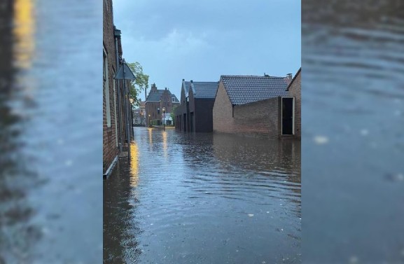 Binnenstad Vianen overstroomt bij hoosbuien: zo wordt het opgelost