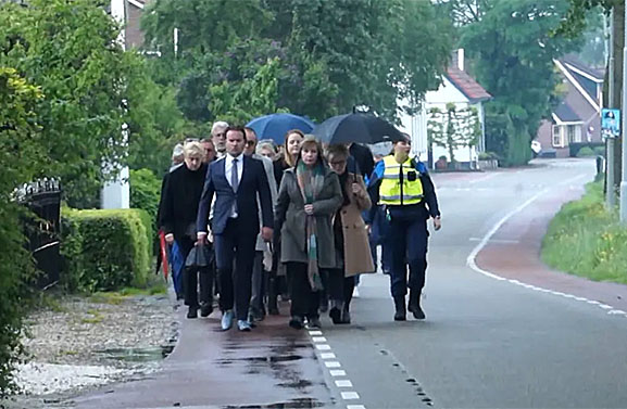 Terugkijken | Dodenherdenking in Wadenoijen