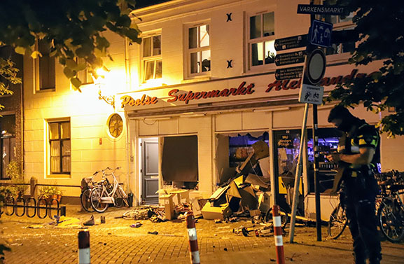 Flinke ravage bij plofkraak pinautomaat Poolse supermarkt in Culemborg