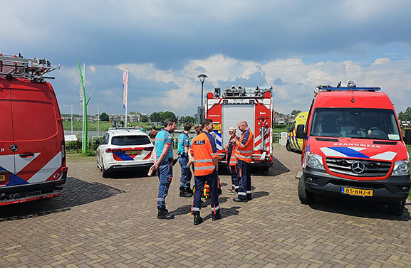 Hulpdiensten rukken uit voor persoon te water tussen Vianen en Nieuwegein