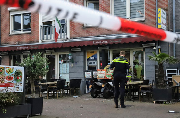 Pinautomaat bij pizzeria Rossetti op het Plein in Tiel opgeblazen
