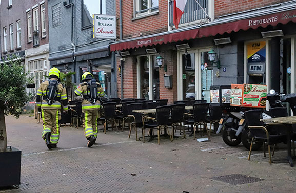 Pinautomaat bij pizzeria Rossetti op het Plein in Tiel opgeblazen