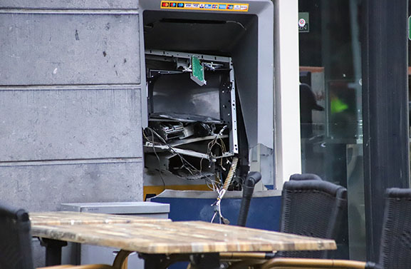 Pinautomaat bij pizzeria Rossetti op het Plein in Tiel opgeblazen