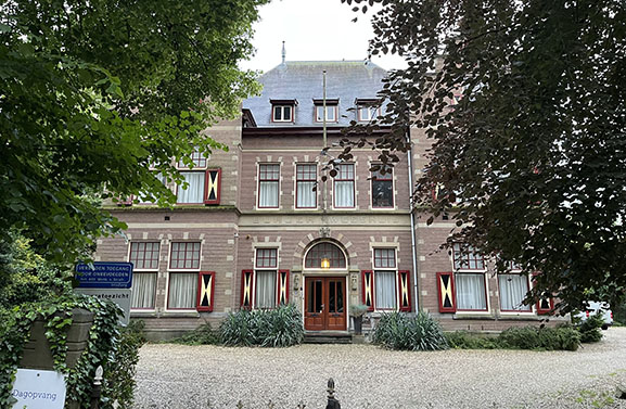 Woningen voor jongeren in voormalig Burgerweeshuis