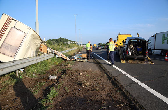 Ongeval met caravan op de A2 bij Culemborg
