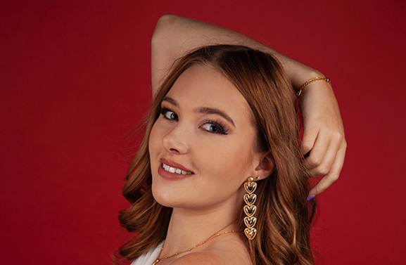 Maurikse schone Romy Gouw finaliste bij ‘The Miss Globe Netherlands’