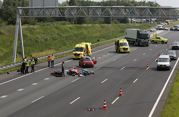 Ongeluk met motorrijder op de A2 bij Beesd