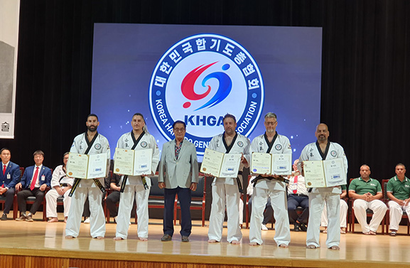 Hapkido-instructeurs van Yashindo behalen in Korea diploma level II en III