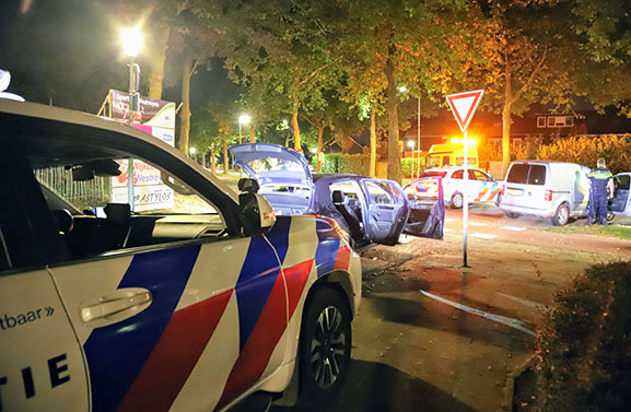 Grote politieactie bij Sporthal in Tiel: zeven personen aangehouden