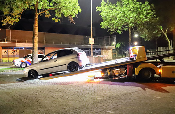 Grote politieactie bij Sporthal in Tiel: zeven personen aangehouden