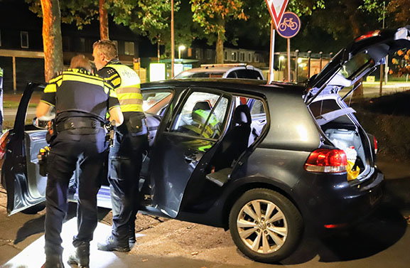 Grote politieactie bij Sporthal in Tiel: zeven personen aangehouden