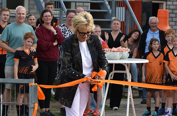 Korfbalvereniging Tiel’72 opent nieuwe kunstgrasvelden
