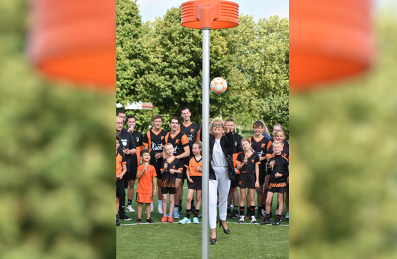 Korfbalvereniging Tiel’72 opent nieuwe kunstgrasvelden