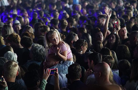 De tweede dag van Appelpop, een variëteit van muziekstromingen