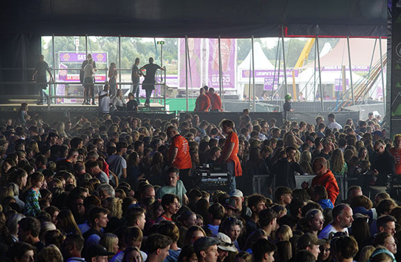 De tweede dag van Appelpop, een variëteit van muziekstromingen