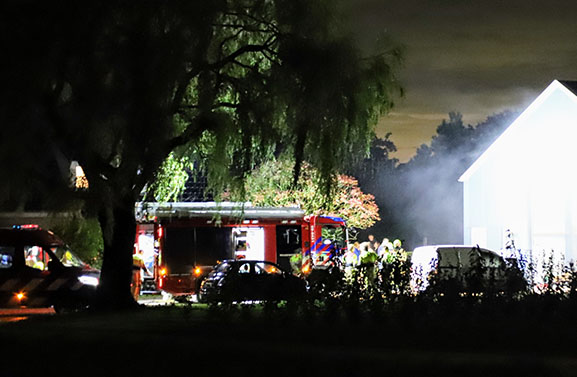 Autobrand in schuur aan Dalwagenseweg in Opheusden