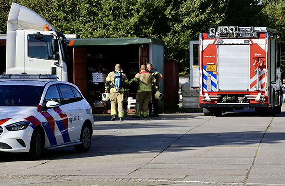 Brand in vrachtwagen op terrein van Van Wiggen Bouw in Vianen