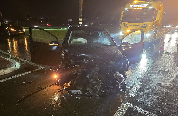 Auto's lopen zware schade op bij botsing op de Cuneraweg in Ochten