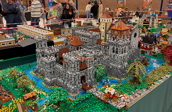 Eerste dag van het BrickFreakfeest in Leerdam succesvol