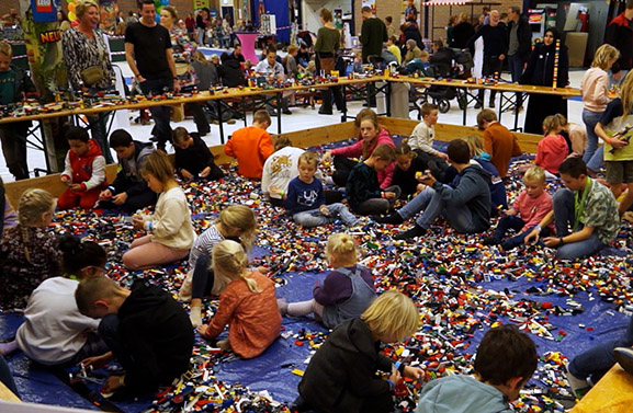 Eerste dag van het BrickFreakfeest in Leerdam succesvol