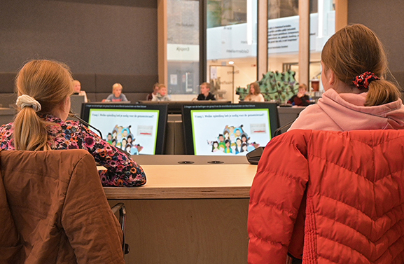 Kindervragenuur in West Betuwe: Leerlingen stellen vragen aan gemeenteraad