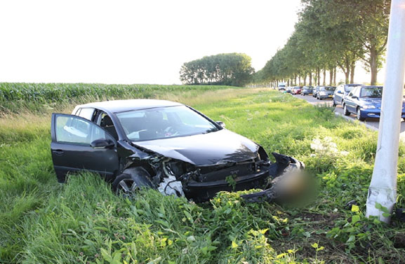 Twee gewonden bij aanrijding op Provinciale weg bij Ravenswaaij