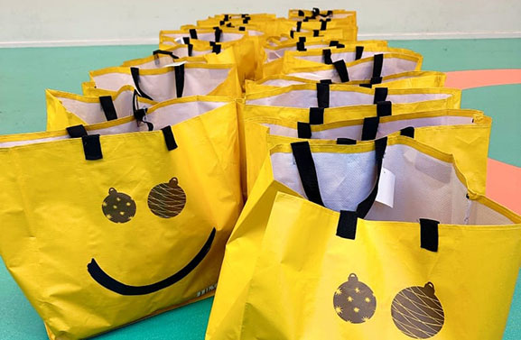 Alle leerlingen van basisschool De Regenboog krijgen een kerstpakket