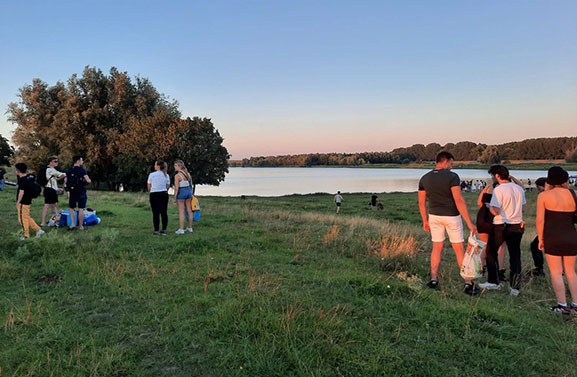 Politie treedt op bij Plas Middelwaard in Vianen