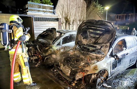 Autobranden aan de Prijssehof en Ridderstraat in Culemborg