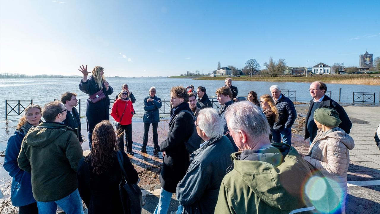 De Waalkade in Tiel lijkt een groene promenade te worden