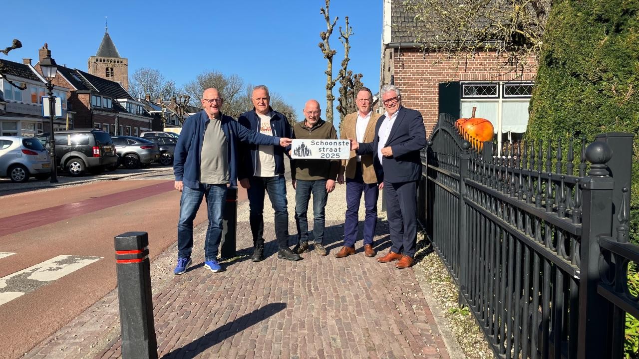 Dorpsstraat in Schoonrewoerd uitgeroepen tot schoonste straat in gemeente