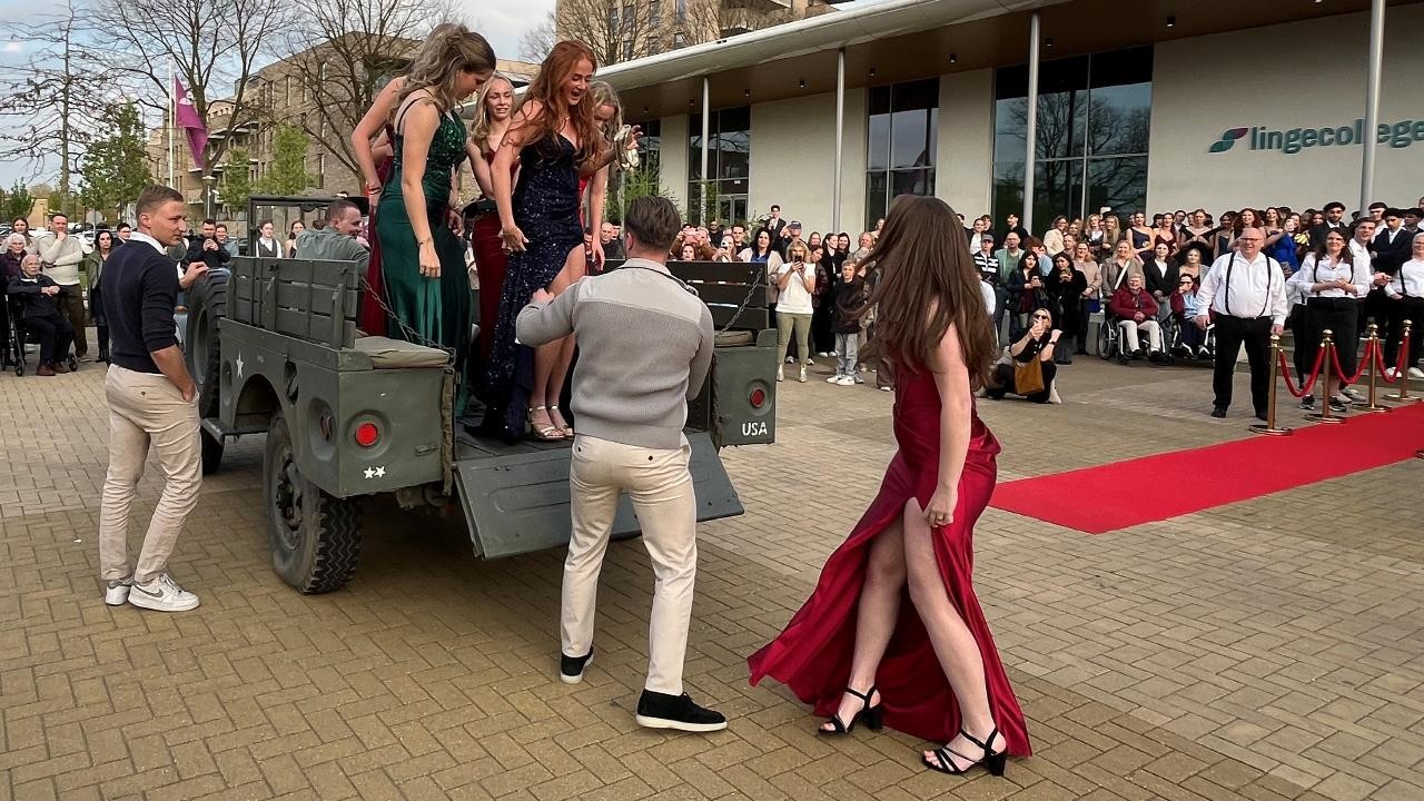 Examenklassen stralen tijdens feestelijk gala in Tiel