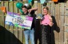 Marijn (13) ontvangt Lief gebaar Award uit handen van Ruben Nicolai