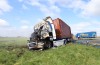 Snelweg afgesloten door ongeval met vrachtwagens op A15