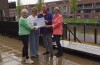 Oranjevereniging Vianen ontvangt bijdrage voor de Sleepbootdagen