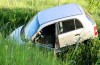 Auto belandt in droge sloot
